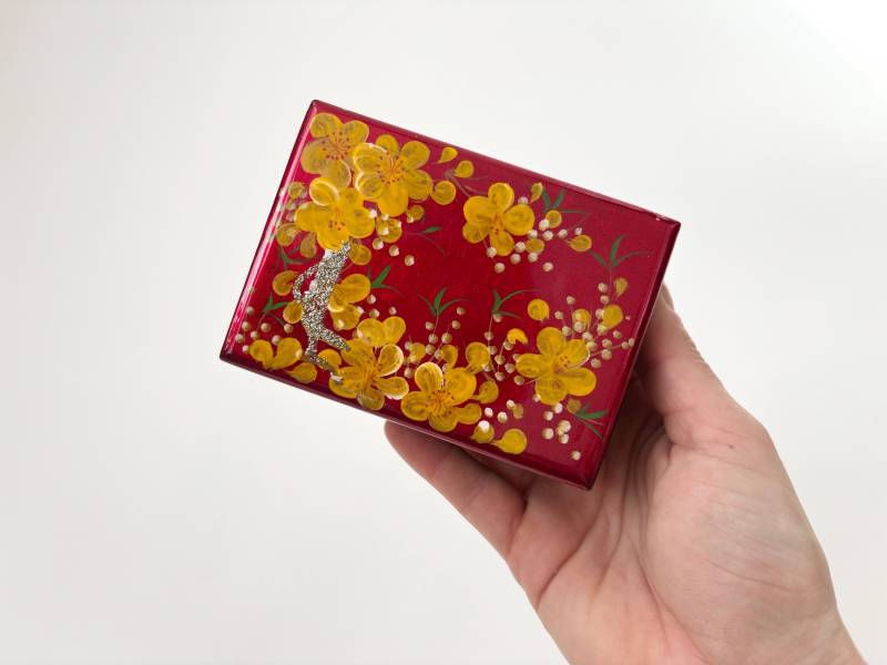 Schöne Schwarz, Gold & Rot Lacquerware Vintage Japanisch Rote Samt Dekorative Schmuckschatulle von TheNostalgiaHaus