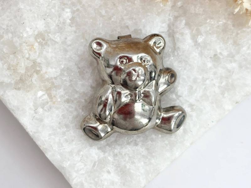 Sterling Silber Teddy Bär | Stofftierförmige Vintage Entzückende Kleine Brosche Anhänger von TheNostalgiaHaus