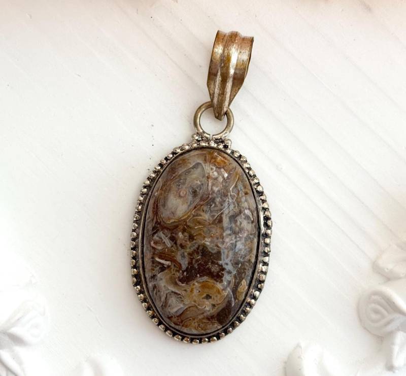 Sugilith Edelstein Oval Form Groß Sterling Silber Vermeil Perlen Rahmen 925 Vintage Statement Anhänger von TheNostalgiaHaus