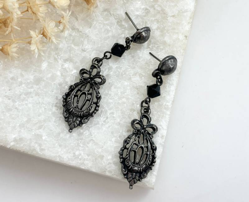 Vintage Dunkle Silber Ton Gothic Style Ohrringe von TheNostalgiaHaus