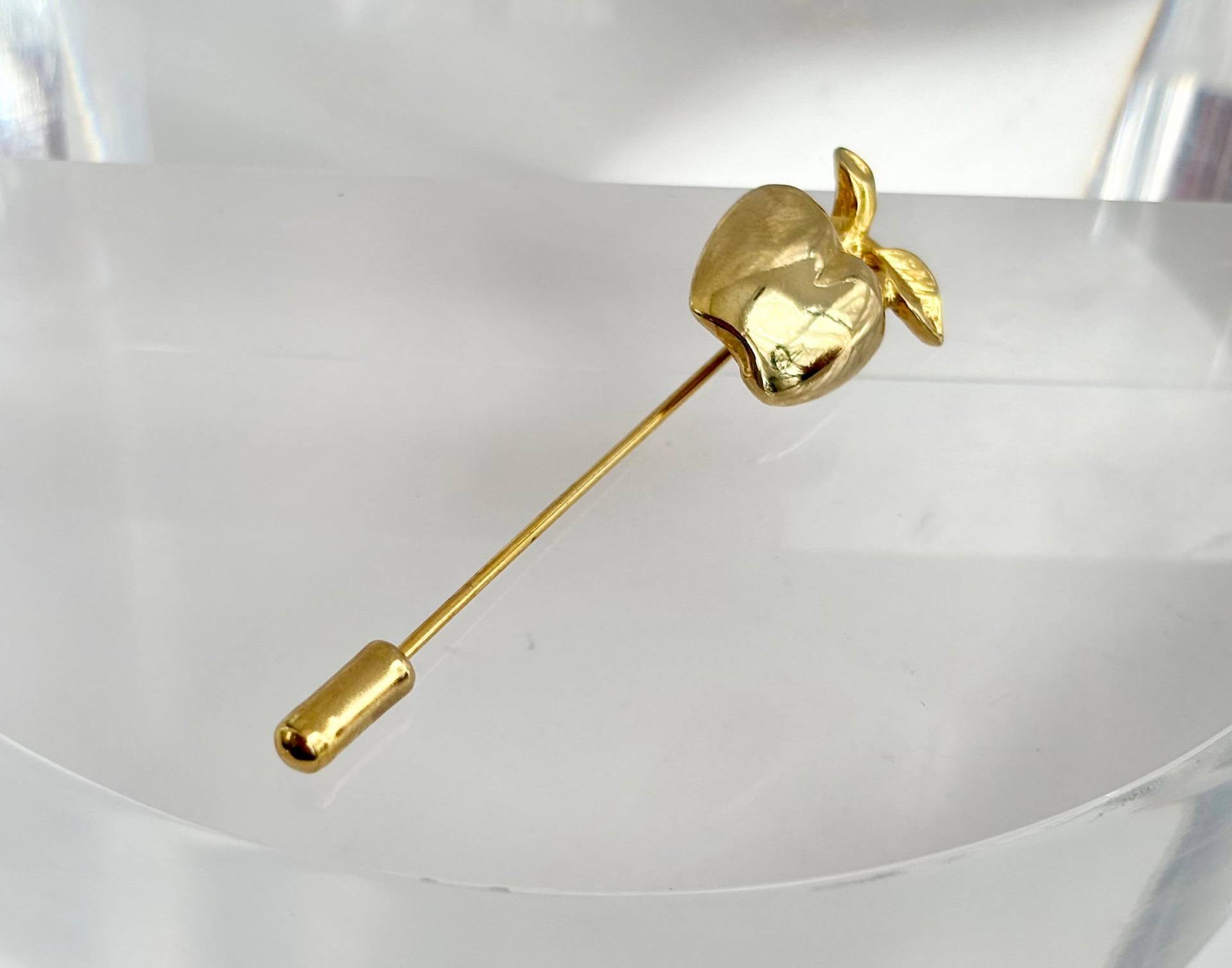 Vintage Goldfarbene Apfel-stick-Anstecknadel von TheNostalgiaHaus