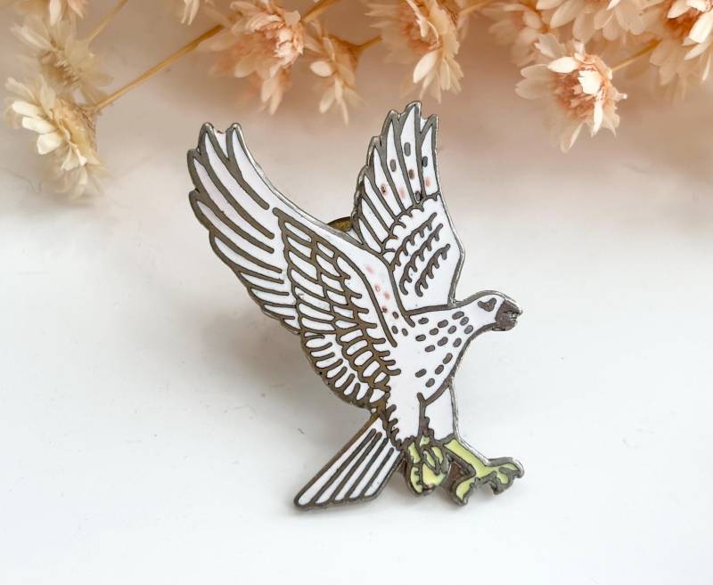 Weiß Emaillierter Weißkopfseeadler Mafco Signierte Vintage Silberfarbene Pin Back Gehäuse Brosche von TheNostalgiaHaus