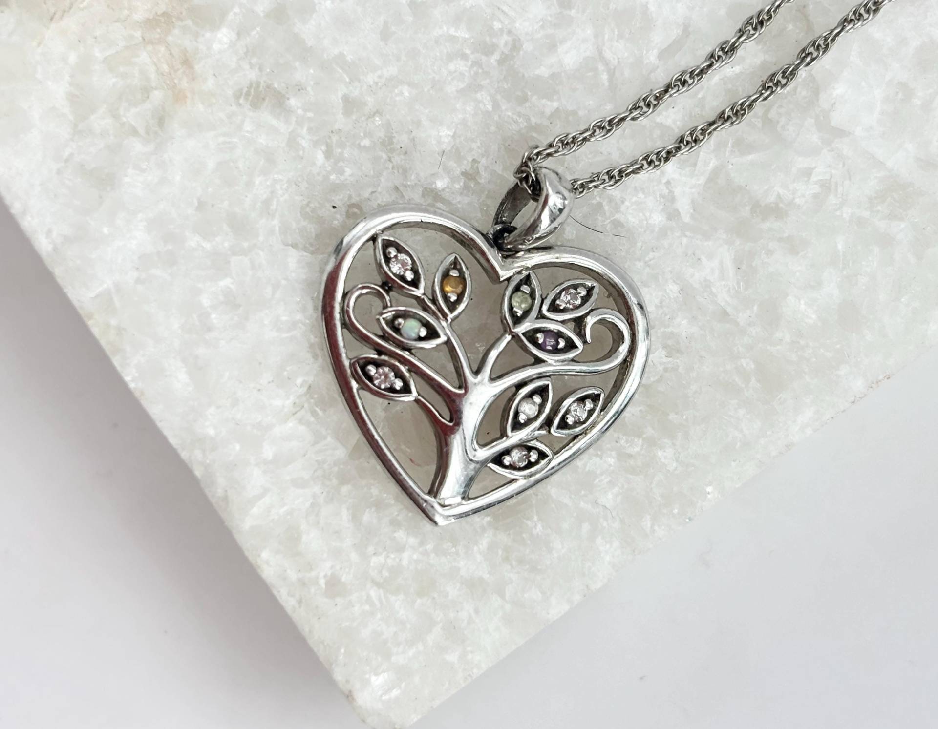 sterling Baum Des Lebens Multi Edelstein 3D Byzantiner Vintage Retro Langer Anhänger Kettenglied Herzförmige Halskette - 16 " von TheNostalgiaHaus