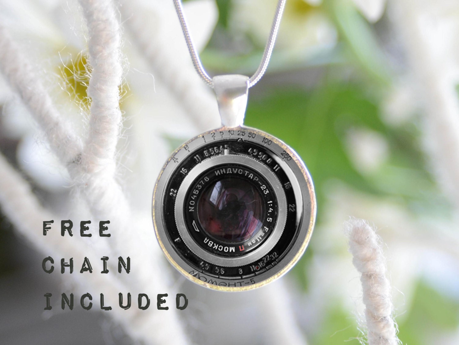 Alte Kamera Objektiv Bild Halskette. Fotografen-Geschenk-Anhänger. Kostenlos Passende Kette Ist Enthalten Alte Kamera Objektiv Bild Halskette. Fotografen-Geschenk-Anhänger. Kostenlos Passende Kette Ist Enthalten von TheNotaBeneStudio