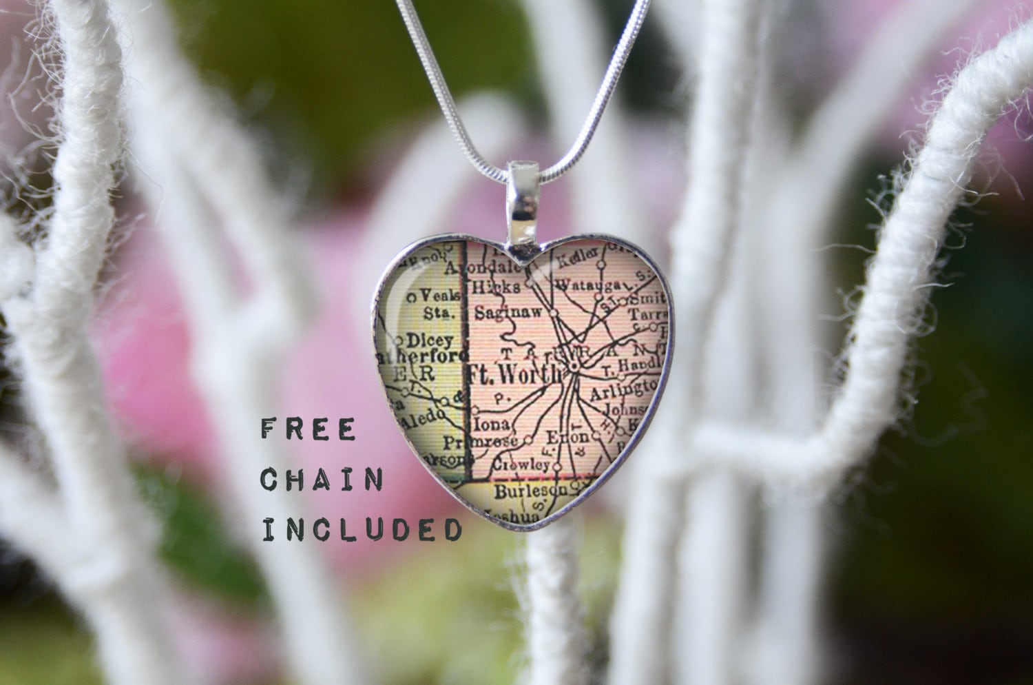 Fort Worth Texas Heart Shape Vintage Karte Halskette. Lage-Geschenk-Anhänger. Kostenlose Passende Kette Ist Enthalten Fort Worth Texas Heart Shape Vintage Karte Halskette. Lage-Geschenk-Anhänger. Kostenlose Passende Kette Ist Enthalten von TheNotaBeneStudio