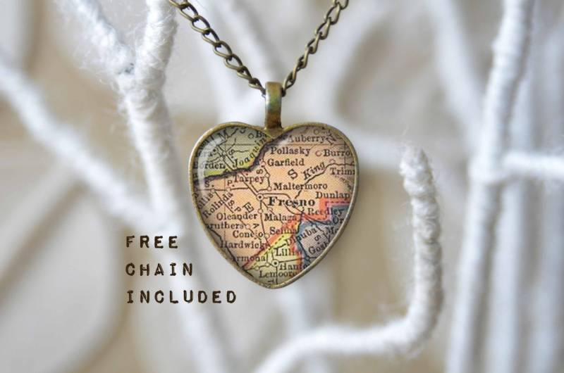 Fresno California Map Halskette Herzanhänger Im Vintage-stil Fresno California Map Halskette Herzanhänger Im Vintage-stil von TheNotaBeneStudio