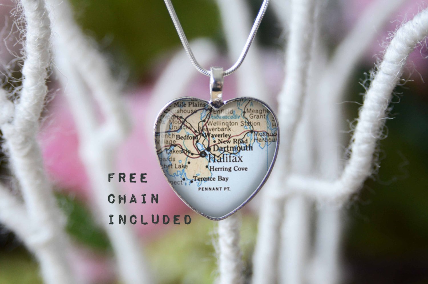 Halifax Kanada Heart Shape Vintage Karte Halskette. Lage-Geschenk-Anhänger. Kostenlose Passende Kette Ist Enthalten Halifax Kanada Heart Shape Vintage Karte Halskette. Lage-Geschenk-Anhänger. Kostenlose Passende Kette Ist Enthalten von TheNotaBeneStudio