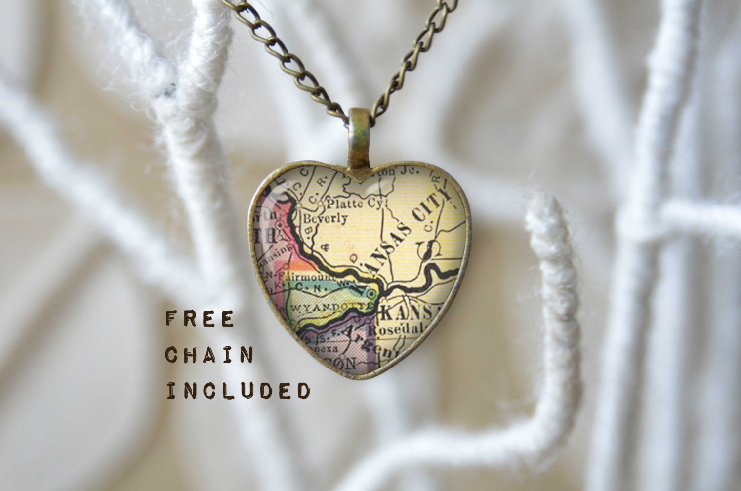 Kansas City Map Halskette Herzanhänger Mit Gratiskette Kansas City Map Halskette Herzanhänger Mit Gratiskette von TheNotaBeneStudio
