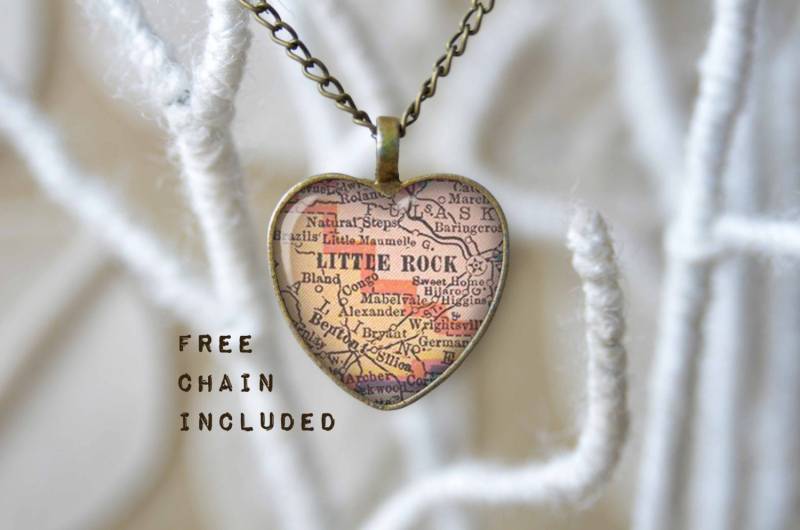 Little Rock Arkansas Map Herz Halskette - Silber Oder Bronze Little Rock Arkansas Map Herz Halskette - Silber Oder Bronze von TheNotaBeneStudio