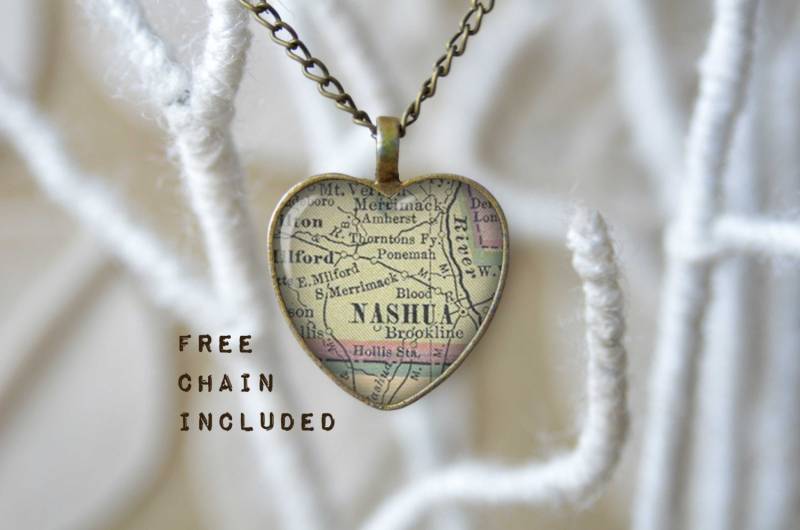 Nashua New Hampshire Map Halskette Herzanhänger, Standortgeschenk von TheNotaBeneStudio