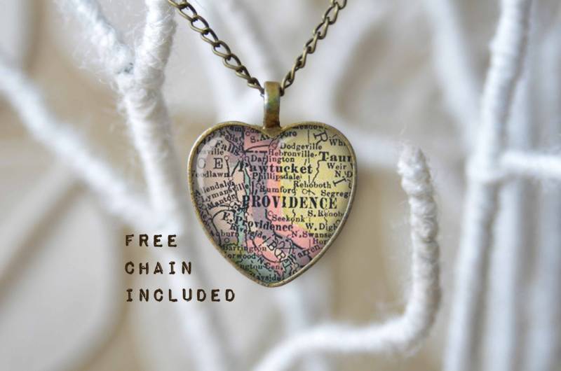 Rhode Island Map Halskette Mit Herz Anhänger, Geschenk Für Sie Rhode Island Map Halskette Mit Herz Anhänger, Geschenk Für Sie von TheNotaBeneStudio