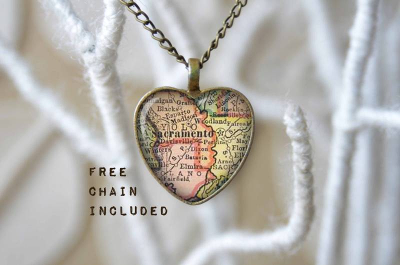 Sacramento California Herz Anhänger Halskette - Vintage Style von TheNotaBeneStudio