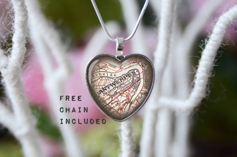 Vintage Karte-Form Herz Antwerpen Holland. Lage-Geschenk-Anhänger. Kostenlose Passende Kette Ist Enthalten Vintage Karte-Form Herz Antwerpen Holland. Lage-Geschenk-Anhänger. Kostenlose Passende Kette Ist Enthalten von TheNotaBeneStudio