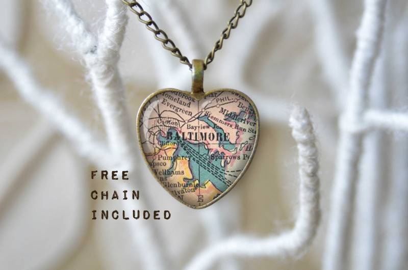 Vintage Karte-Form Herz Baltimore Maryland. Lage-Geschenk-Anhänger. Kostenlose Passende Kette Ist Enthalten Vintage Karte-Form Herz Baltimore Maryland. Lage-Geschenk-Anhänger. Kostenlose Passende Kette Ist Enthalten von TheNotaBeneStudio