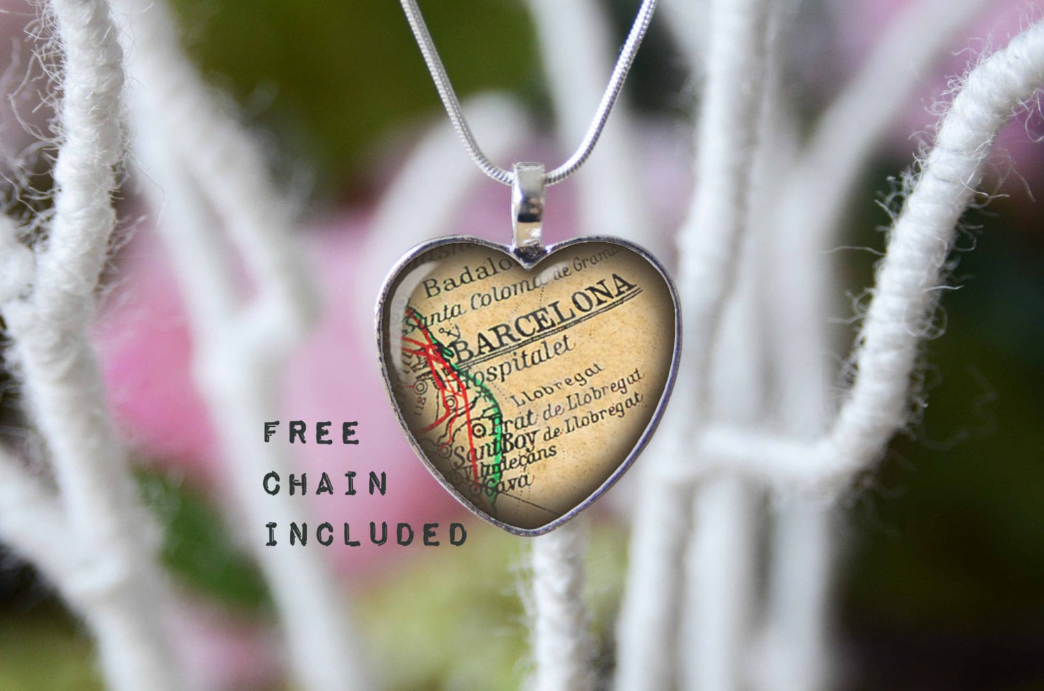 Vintage Karte-Form Herz Barcelona. Lage-Geschenk-Anhänger. Kostenlose Passende Kette Ist Enthalten Vintage Karte-Form Herz Barcelona. Lage-Geschenk-Anhänger. Kostenlose Passende Kette Ist Enthalten von TheNotaBeneStudio