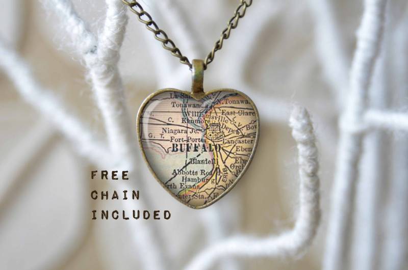 Vintage Karte-Form Herz Buffalo New York. Lage-Geschenk-Anhänger. Kostenlose Passende Kette Ist Enthalten Vintage Karte-Form Herz Buffalo New York. Lage-Geschenk-Anhänger. Kostenlose Passende Kette Ist Enthalten von TheNotaBeneStudio