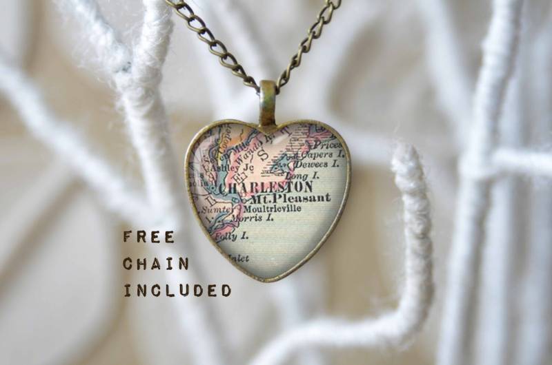 Vintage Karte-Form Herz Charleston South Carolina. Lage-Geschenk-Anhänger. Kostenlose Passende Kette Ist Enthalten Vintage Karte-Form Herz Charleston South Carolina. Lage-Geschenk-Anhänger. Kostenlose Passende Kette Ist Enthalten von TheNotaBeneStudio
