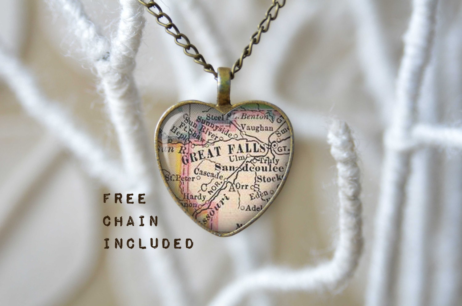 Vintage Karte-Form Herz Great Falls, Montana. Lage-Geschenk-Anhänger. Kostenlose Passende Kette Ist Enthalten Vintage Karte-Form Herz Great Falls, Montana. Lage-Geschenk-Anhänger. Kostenlose Passende Kette Ist Enthalten von TheNotaBeneStudio