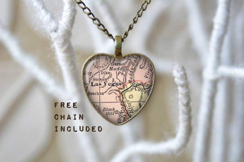 Vintage Karte-Form Herz Las Vegas Nevada. Lage-Geschenk-Anhänger. Kostenlose Passende Kette Ist Enthalten Vintage Karte-Form Herz Las Vegas Nevada. Lage-Geschenk-Anhänger. Kostenlose Passende Kette Ist Enthalten von TheNotaBeneStudio