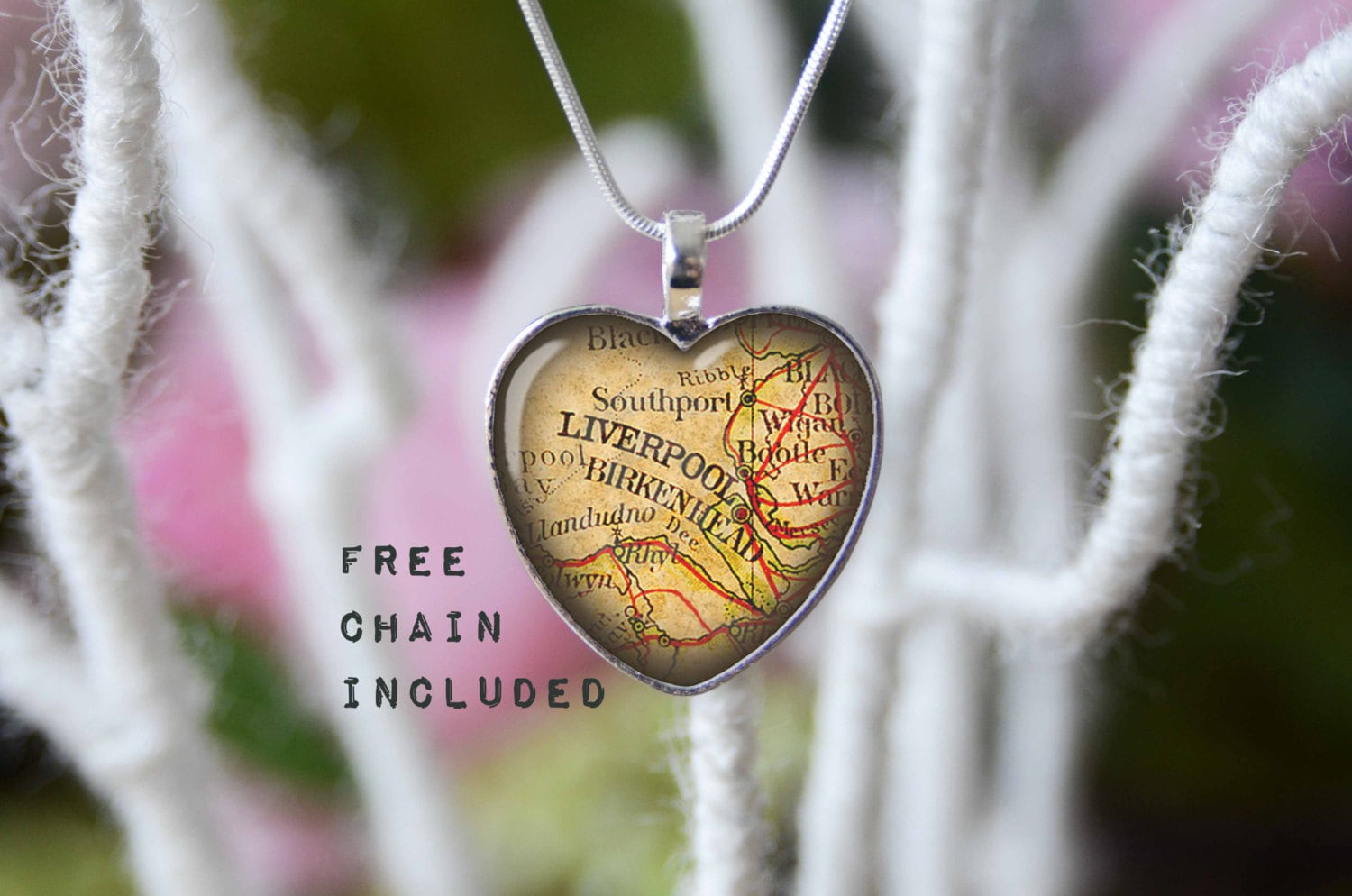 Vintage Karte-Form Herz Liverpool. Lage-Geschenk-Anhänger. Kostenlose Passende Kette Ist Enthalten Vintage Karte-Form Herz Liverpool. Lage-Geschenk-Anhänger. Kostenlose Passende Kette Ist Enthalten von TheNotaBeneStudio