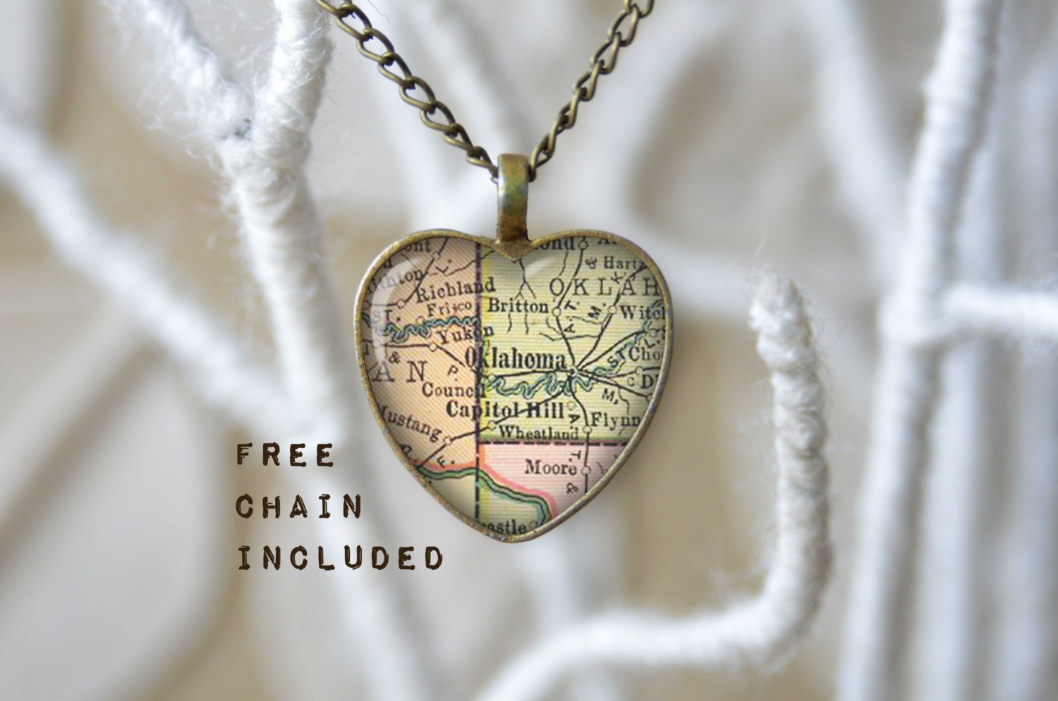 Vintage Karte-Form Herz Oklahoma. Lage-Geschenk-Anhänger. Kostenlose Passende Kette Ist Enthalten Vintage Karte-Form Herz Oklahoma. Lage-Geschenk-Anhänger. Kostenlose Passende Kette Ist Enthalten von TheNotaBeneStudio