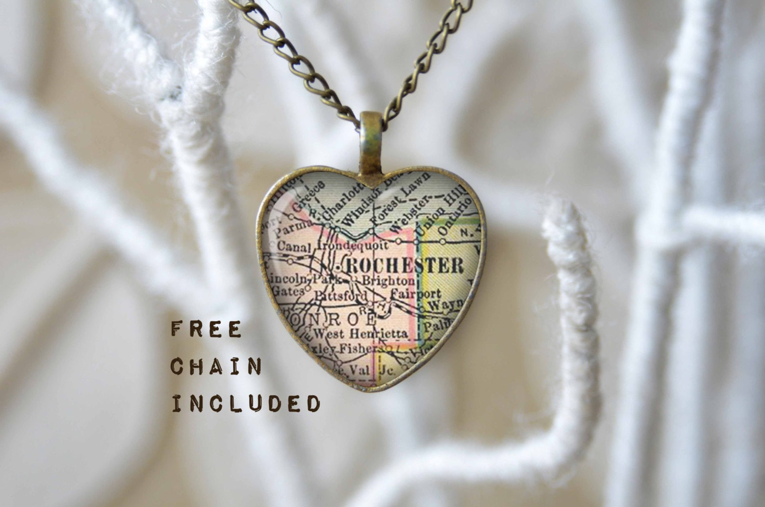 Vintage Karte-Form Herz Rochester New York. Lage-Geschenk-Anhänger. Kostenlose Passende Kette Ist Enthalten Vintage Karte-Form Herz Rochester New York. Lage-Geschenk-Anhänger. Kostenlose Passende Kette Ist Enthalten von TheNotaBeneStudio