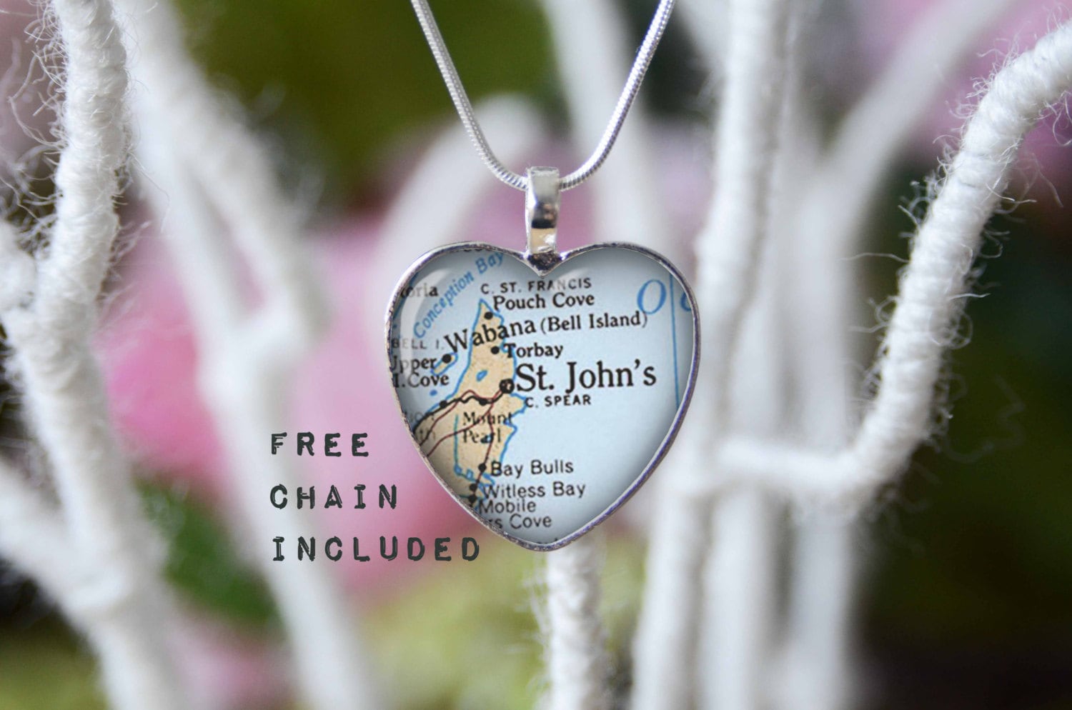 st. John's Kanada Heart Shape Vintage Karte Halskette. Lage-Geschenk-Anhänger. Kostenlose Passende Kette Ist Enthalten st. John's Kanada Heart Shape Vintage Karte Halskette. Lage-Geschenk-Anhänger. Kostenlose Passende Kette Ist Enthalten von TheNotaBeneStudio