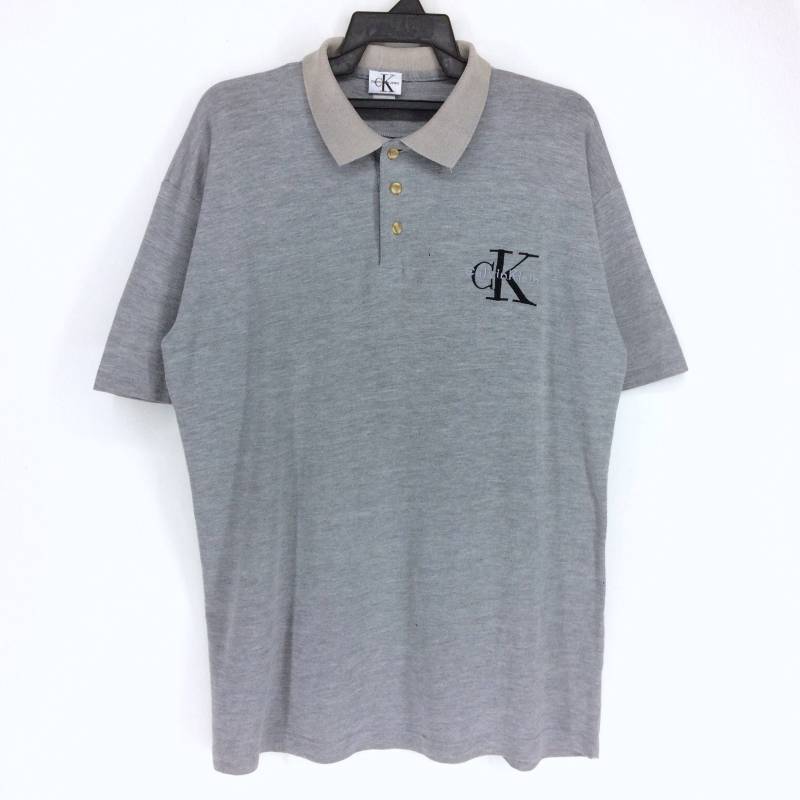 Vintage Calvin Klein Schreibschrift Logo Poloshirt | Schönes Design Modedesigner Retro Rap T-Shirts Hip Hop Swag Sportbekleidung Active von TheNumberVintage