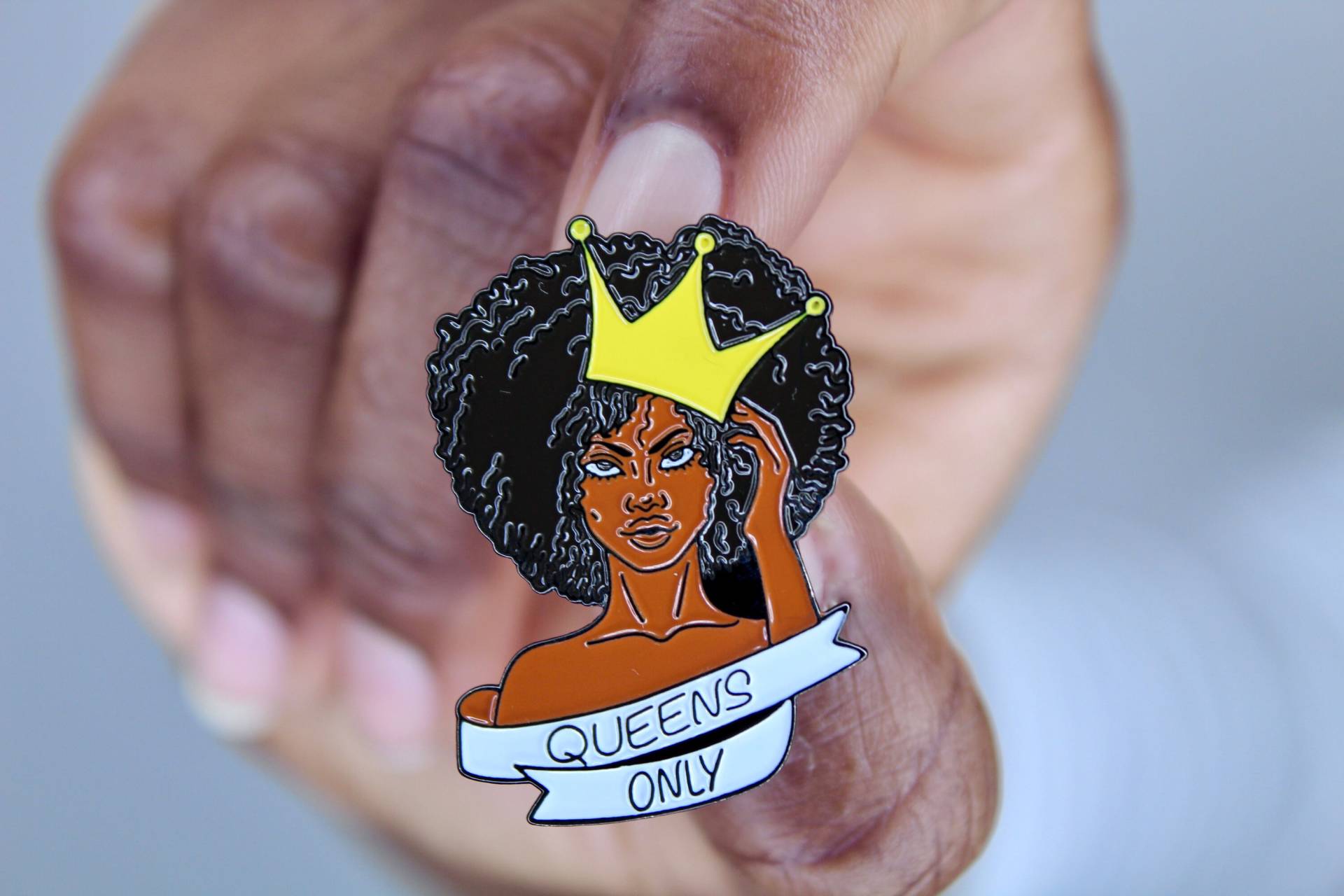 Anstecknadel Queens Nur Anstecknadel Queens Nur von TheOFactory