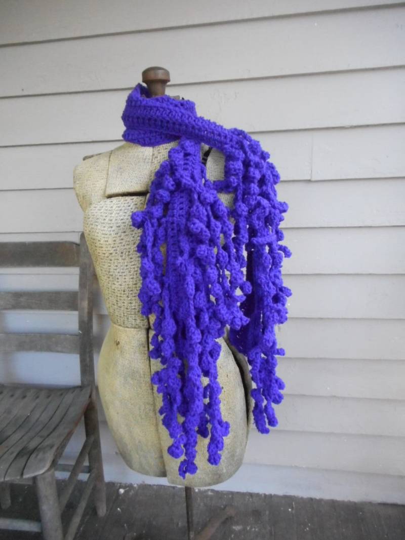 Concord Trauben Schal. Amethyst Chunky Boho Ooak Einzigartige Lilagrave Vine Vineyard Schal Handgemachter Häkeln Statement-Modeschal von TheOldeCrowCottage