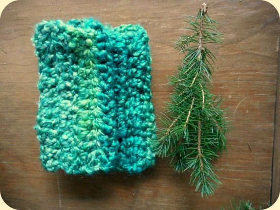 Die Fingerlosen Handschuhe Von The Northwoods Piniengrün Moosgrün Wald Hues Wolle Mischung Pulswärmer Boho Herbst Chunky von TheOldeCrowCottage