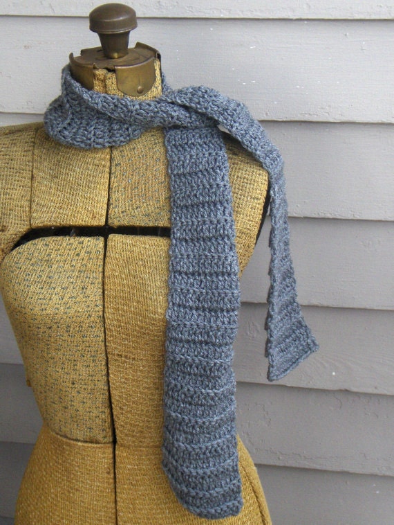 Grau Skies Schal Heide Grau Boho Häkeln Handgefertigter Herbst Winter Mode-Accessoire Hals Wickeln Bohochic Unisex Rustikal Geschenk Für Sie von TheOldeCrowCottage