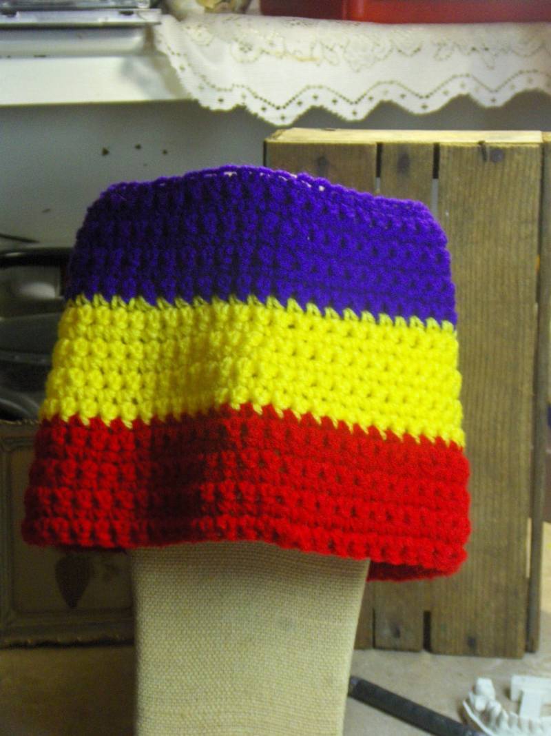 Messy Bun Reggae Lila Gelb Und Rot Dreadlock Oder Haarsocke. Handmade Häkeln Accessoire Unisex Ethnic Islander Kopfbedeckung Rasta von TheOldeCrowCottage