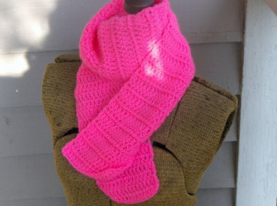 Pinker Flamingo Boho Schal - Handarbeit Häkelarbeit Boochic Hals Wickeln Herbst Winter Mode Accessoire Pink von TheOldeCrowCottage