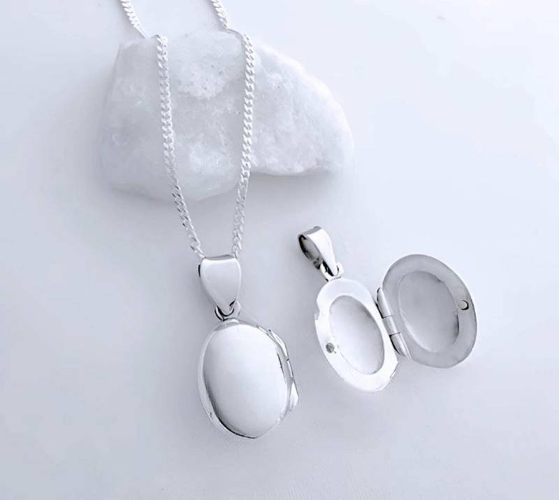 Kleine Silber Locket Halskette Sterling Oval Anhänger Halten Zwei Bilder Erbstück Freunde Geschenk. Von Mony-Art. R-9 von TheOneOfaKindJewelry