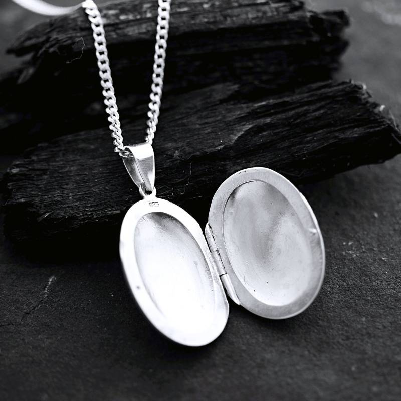Solid Sterling Silber Medium Locket Halskette Style Geätzt Oval Halskette. Größe 21x15mm. R-14 von TheOneOfaKindJewelry