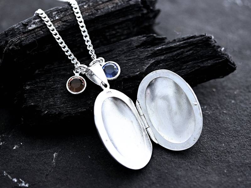 Medaillon Aus Massivem Sterlingsilber Kein Zinn, Nickel Oder Blei. Oval Silber Medaillon, 2 Personalisierte Charme Opt. Foto-Medaillon. Erbstück. von TheOneOfaKindJewelry