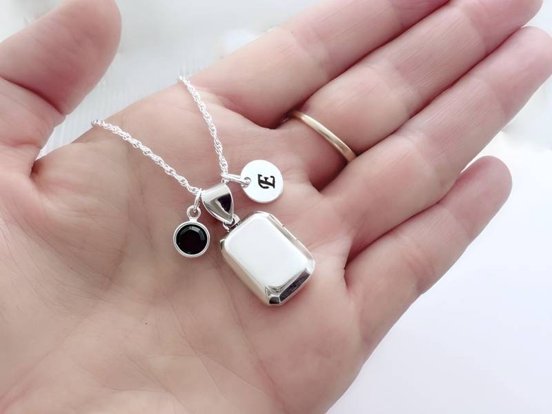 Rechteckige Silberne Locket-Halskette, Echtes 925 Sterlingsilber Wählen Sie 2 Personifizierten Charme Und Kette, Kleines Medaillon. R-29 von TheOneOfaKindJewelry