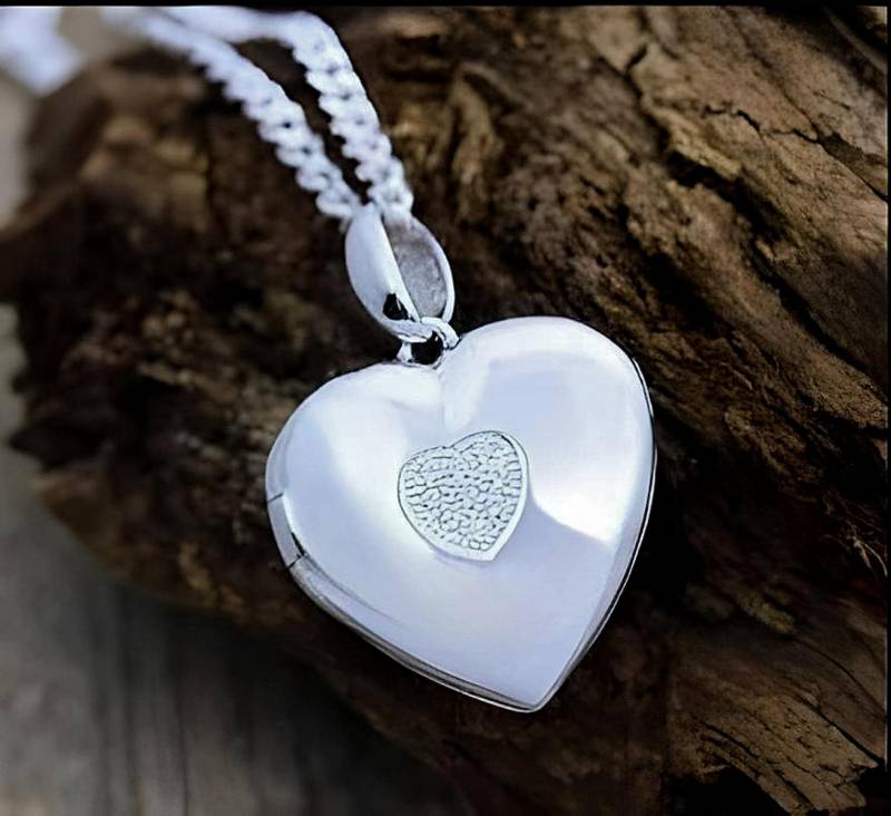 sterling Silber Herz Foto Medaillon Halskette Solid Herzform Erbstück Medaillon. Größe 20 cm von TheOneOfaKindJewelry