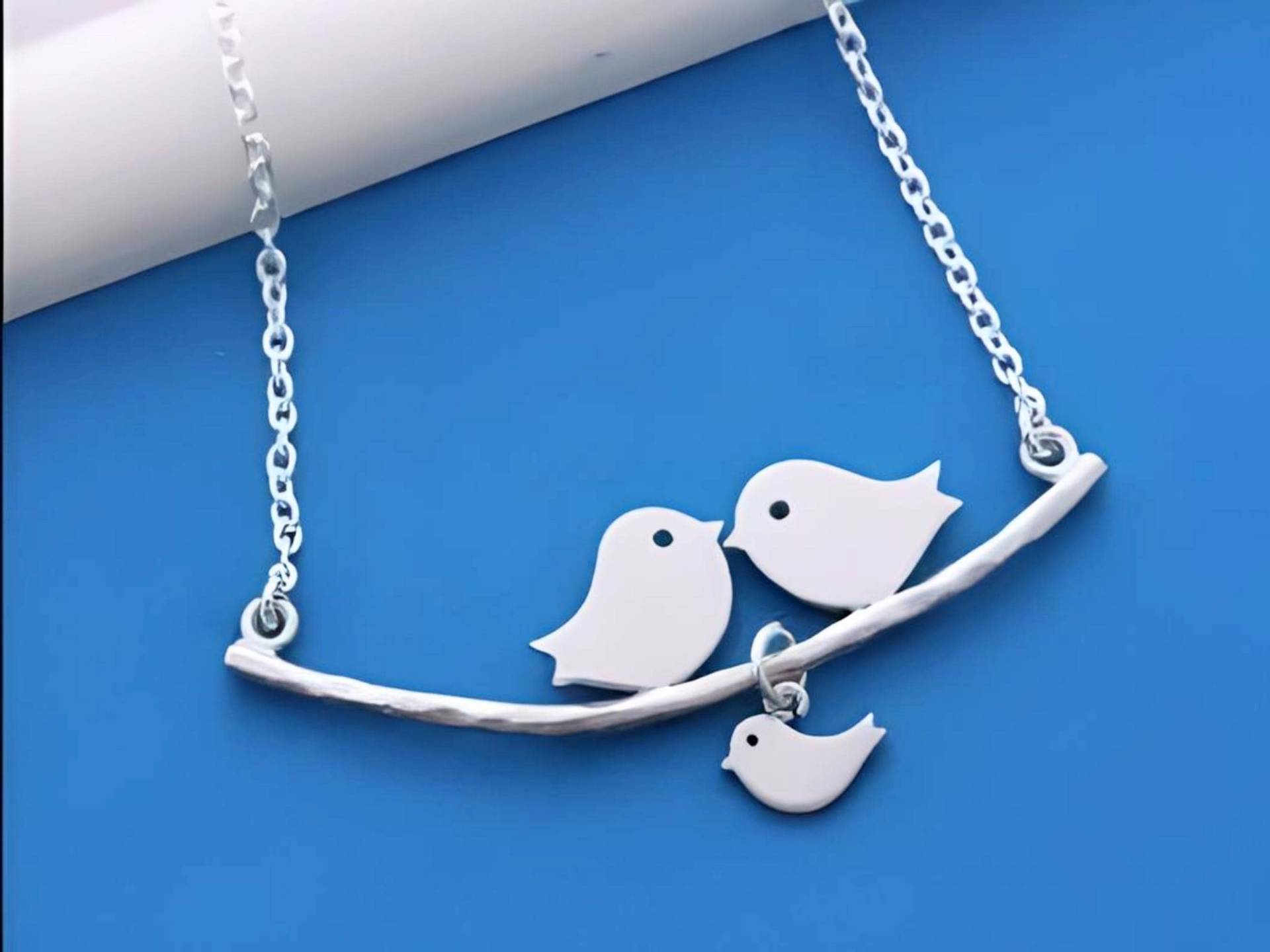 sterling Silber Liebe Vögel Halskette Küssen Auf Dem Zweig Paar Und Baby Familie von TheOneOfaKindJewelry