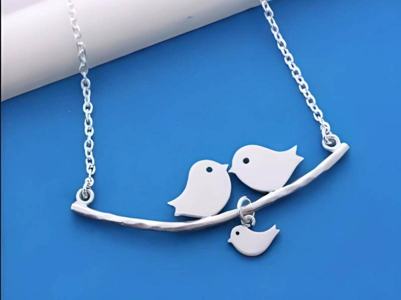 sterling Silber Liebe Vögel Halskette Küssen Auf Dem Zweig Paar Und Baby Familie von TheOneOfaKindJewelry