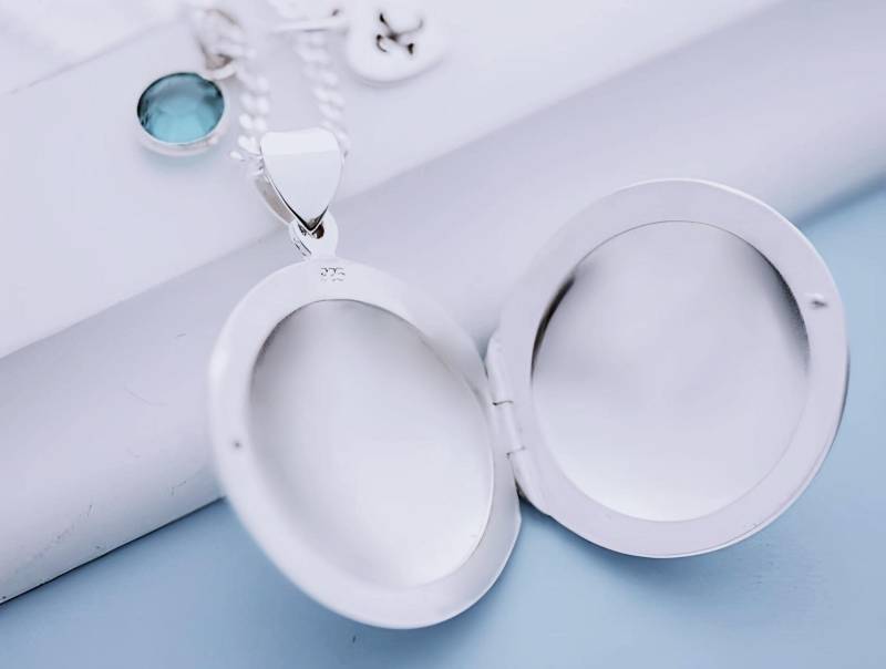 sterling Silber Locket Halskette - 2 Personalisierte Charms Inklusive Heirloom Schmuck 25 Mm Rundhalskette. R-4 von TheOneOfaKindJewelry