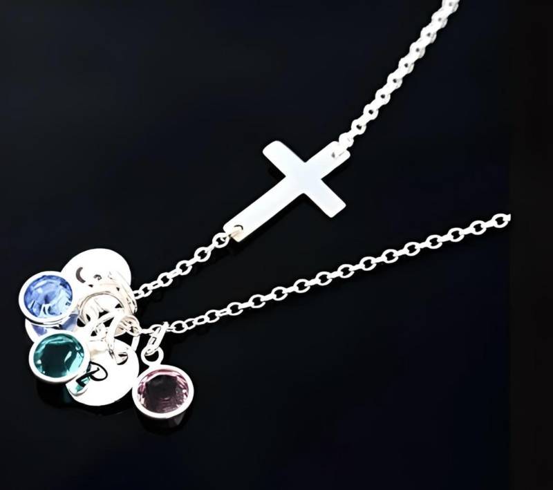 sterling Silber Seitlich Kreuz Halskette Bis Zu 5 Familien Geburtssteine Oder Initialen. Omas Personalisiertes Muttergeschenk. Gravur Nicht von TheOneOfaKindJewelry