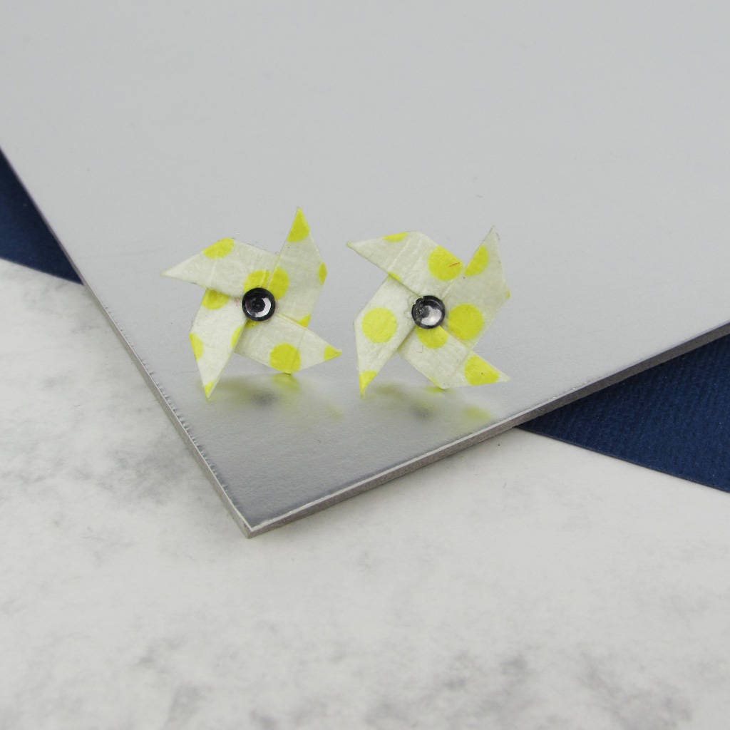 Ohrstecker Gelbe Polka Dots Windrad von TheOrigamiBoutique