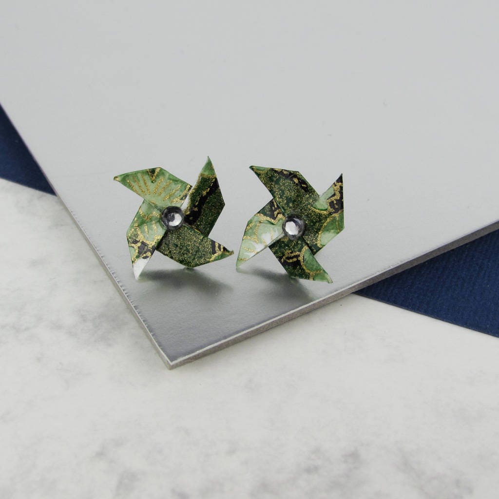 Ohrstecker Grün Und Gold Aquarell Washi Papier Windrad Ohrstecker Grün Und Gold Aquarell Washi Papier Windrad von TheOrigamiBoutique