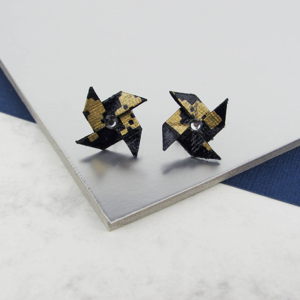 Ohrstecker Schwarz & Pixiliertes Windrad von TheOrigamiBoutique