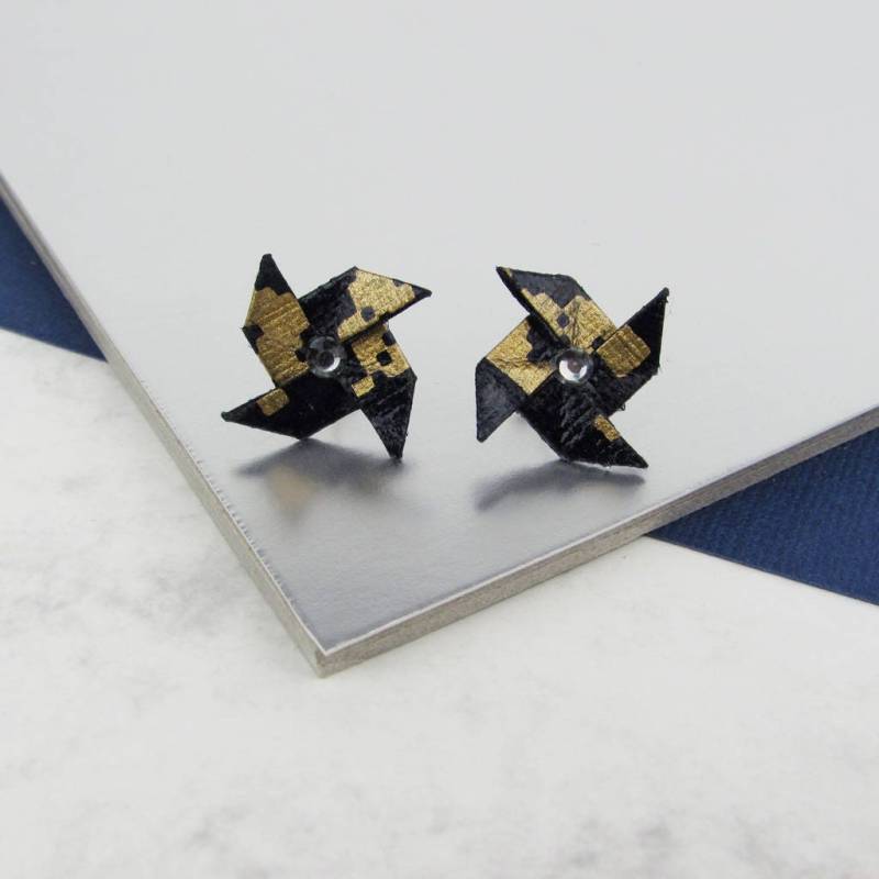 Ohrstecker Schwarz & Pixiliertes Windrad von TheOrigamiBoutique