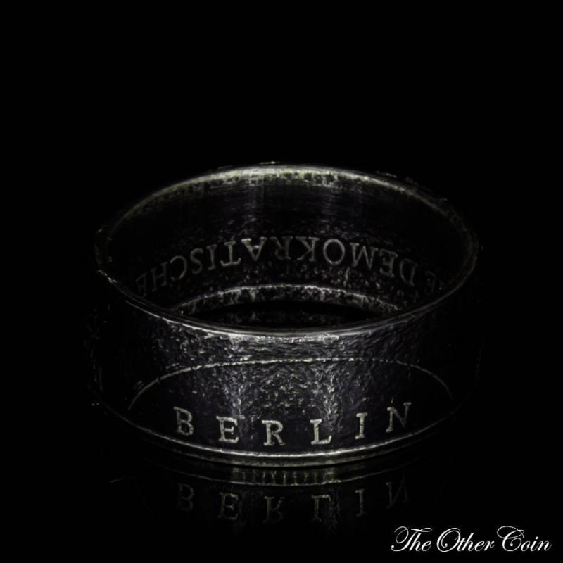 Ring 5 Ost Mark Der Ddr Von 1971 -Berlin - Hauptstadt Ddr- Münzring Hochglanzpoliert Oder Im Vintage Antik Look Ring 5 Ost Mark Der Ddr Von 1971 -Berlin - Hauptstadt Ddr- Münzring Hochglanzpoliert Oder Im Vintage Antik Look von TheOtherCoin