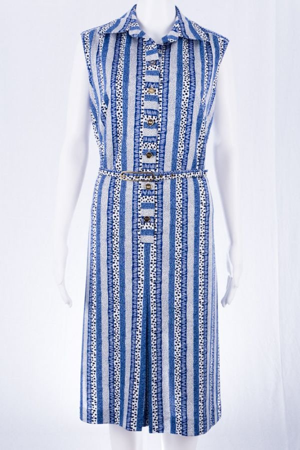 Vintage Kleid -40 M Langer Schnitt Tolles Design Gürtel Blau Weiß 60S 70S Vintage Kleid -40 M Langer Schnitt Tolles Design Gürtel Blau Weiß 60S 70S von TheOtterCouture