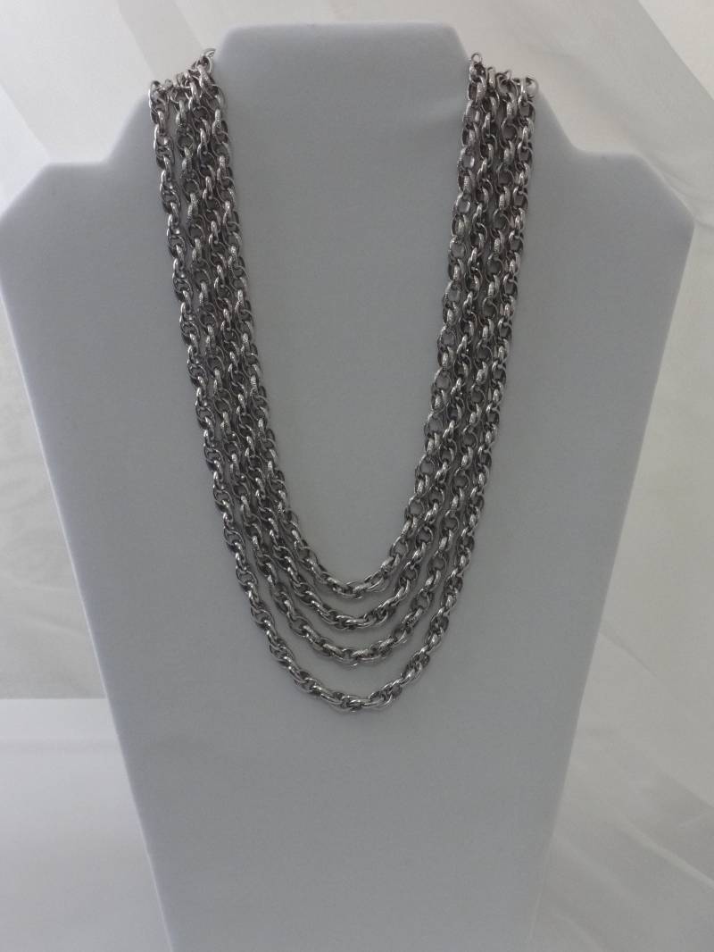 Coro Silber Ton Vierstränge Halskette von ThePJCompany